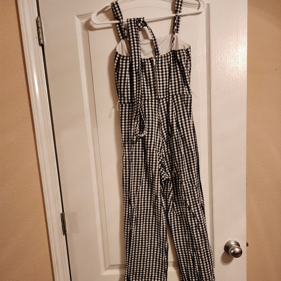 Checkered romper with tie at the waist, worn once - Picture 2 of 3